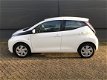 Toyota Aygo - 1.0 VVT-i x-play | Navigatie | Camera | Airco | - 1 - Thumbnail