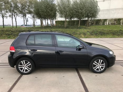 Volkswagen Golf - 1.6 TDI Highline BlueMotion - 1