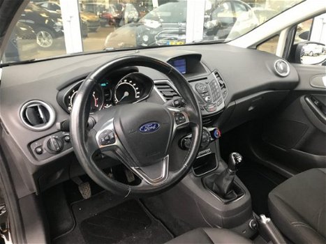 Ford Fiesta - 1.0 80PK Style Ultimate Navigatie | Trekhaak | Parkeersensoren voor+achter | Bluetooth - 1