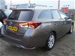 Toyota Auris - 1.8 Hybrid Executive & 6 maanden Bovag Garantie - 1 - Thumbnail