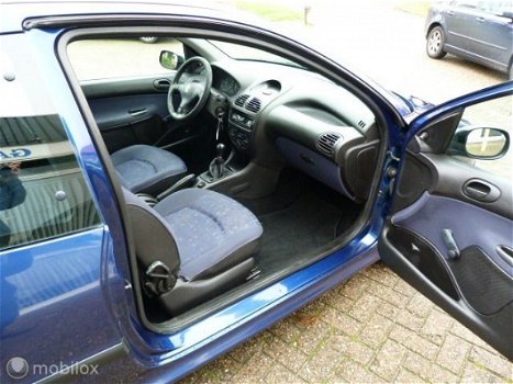 Peugeot 206 - 1.4 XR 3 Drs Nieuwe apk. 1.4 XR - 1