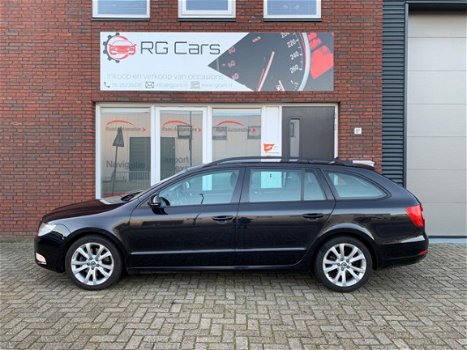 Skoda Superb Combi - 1.6 TDI Greenline Tour Business Line / Navi / Clima / Parkeersensoren / Cruise - 1