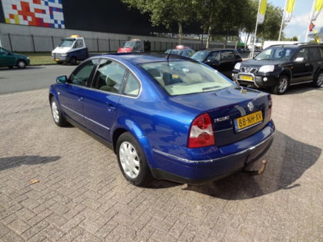 Volkswagen Passat - 2.0-20V Arctic - 1