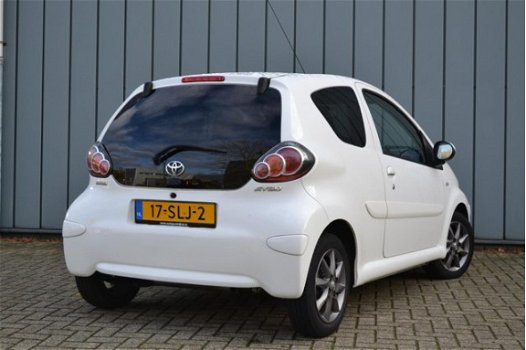 Toyota Aygo - 1.0-12V Dynamic Navigator Bluetooth Navigatie Airco Sportvelgen - 1