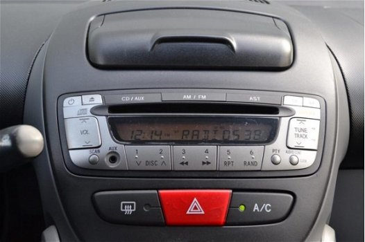 Toyota Aygo - 1.0-12V Dynamic Navigator Bluetooth Navigatie Airco Sportvelgen - 1