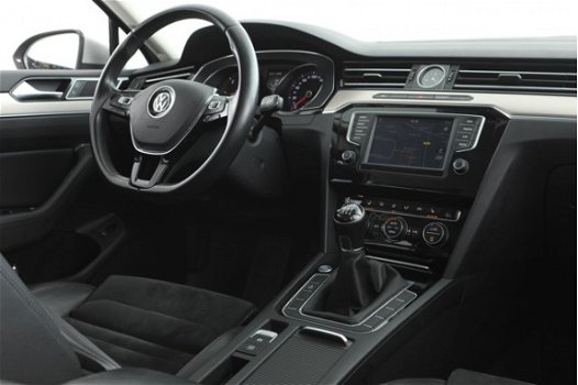Volkswagen Passat Variant - 1.6 TDI Business Edition R | 1e Eigenaar | NAVI | ECC | LED | R-Line -A. - 1