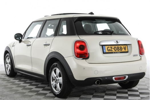 Mini Mini Cooper - 1.5 Business 5-drs | PANORAMADAK | NAVI | AIRCO | 1e Eigenaar -A.S. ZONDAG OPEN - 1