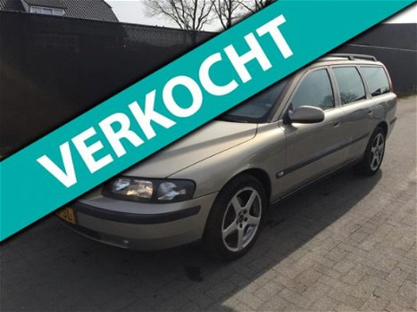 Volvo V70 - 2.5 D Comfort Line - 1