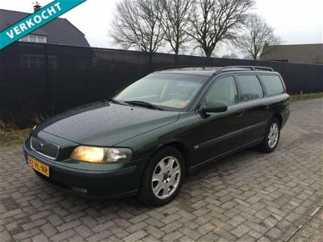 Volvo V70 - 2.5 D Comfort Line - 1