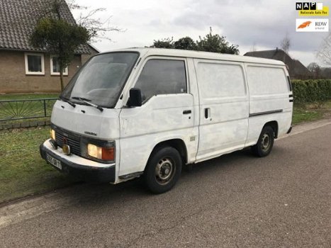 Nissan Urvan - 2.4 LWB 265 LANG MANUEEL 1990 - 1