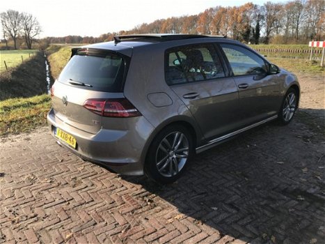 Volkswagen Golf - 1.4 TSI ACT Highline R-Line 150PK PANO LED - 1