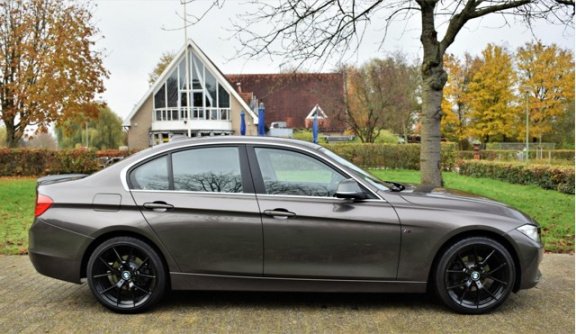 BMW 3-serie - 320i High Executive *AUT*LEDER*19inch*LED*NW MOTOR*189Dkm - 1