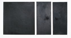 Achterwand, 2 deurtjes met sluitingen.