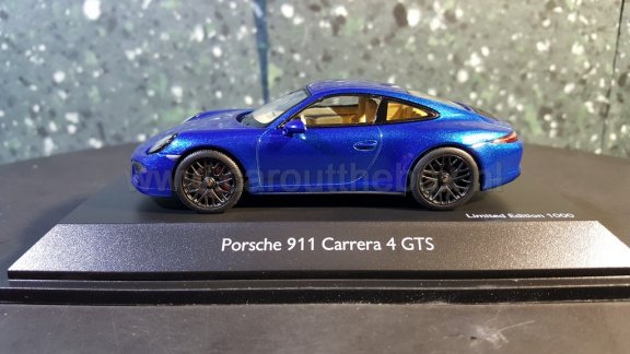 Porsche 911 4 GTS 1:43 Schuco - 1