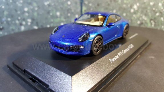 Porsche 911 4 GTS 1:43 Schuco - 2