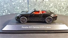 Porsche 911 GTS convertible zwart 1:43 Schuco