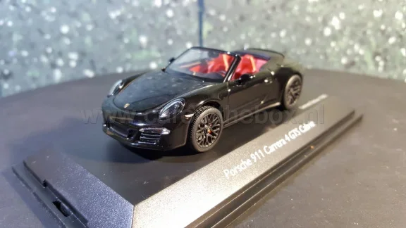 Porsche 911 GTS convertible zwart 1:43 Schuco - 2