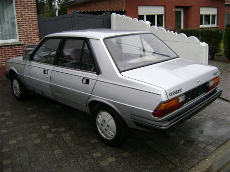 Peugeot 305 berline benzine met 72600km van 1ste eigenaar - 3