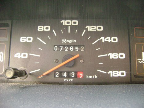 Peugeot 305 berline benzine met 72600km van 1ste eigenaar - 7