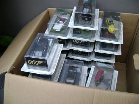 Verzameling wagens uit de james bond filmen 007 - 1