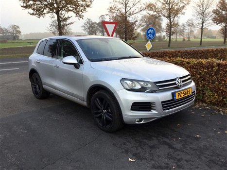 Volkswagen Touareg - 3.0 TDI Highline DSG/LEER/NAVI/PANORAMA VOL OPTIES BJ 2010 - 1