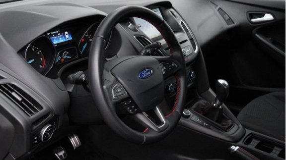 Ford Focus - 1.5 Black Edition Navi Cruise - 1