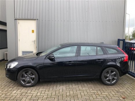 Volvo V60 - 1.6 T3 Kinetic NETTE STAAT / NAVI / ECC / CRUISE / TREKHAAK - 1