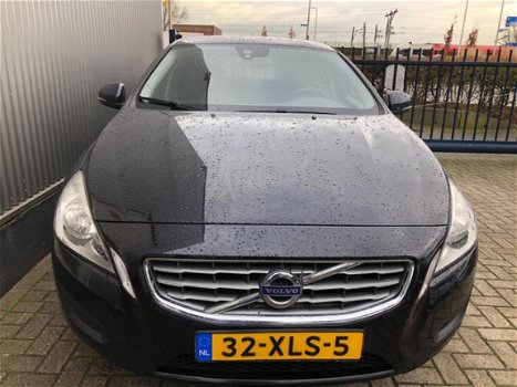 Volvo V60 - 1.6 T3 Kinetic NETTE STAAT / NAVI / ECC / CRUISE / TREKHAAK - 1