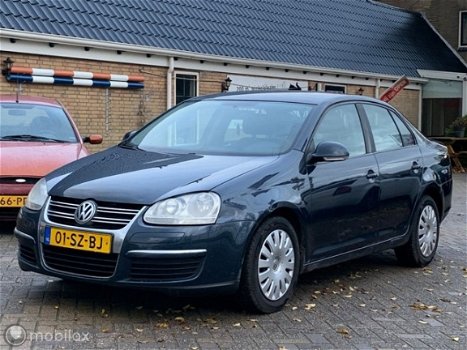 Volkswagen Jetta - 1.9 TDI Comfortline Business - 1