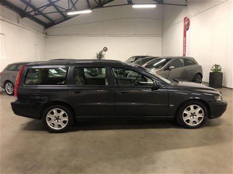 Volvo V70 - 2.4 170PK AUTYOUNGTIMER/LMV/HALF-LEDER - 1