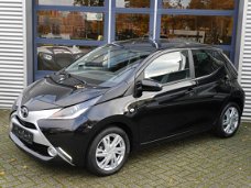 Toyota Aygo - 1.0 VVT-i x-play 28000KM AIRCO NAVI CAMERA CRUISE