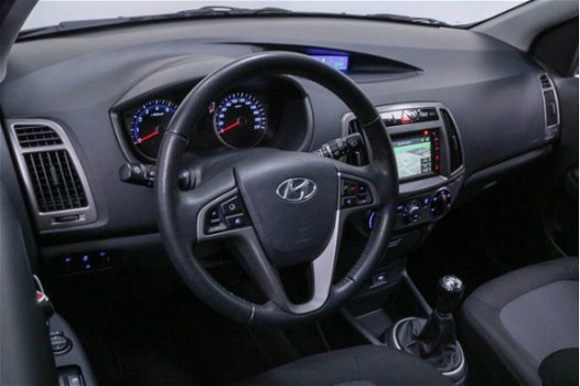 Hyundai i20 - 1.2i i-Deal 25dKM NL-Auto PDC Achter LMV Airco - 1