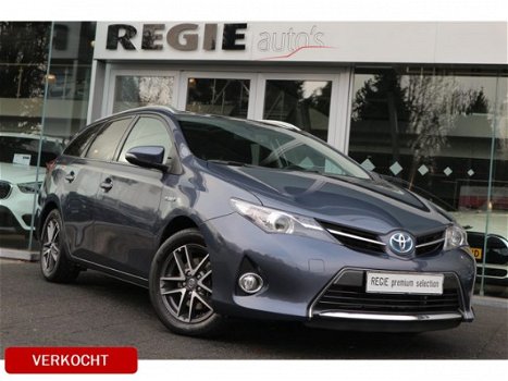 Toyota Auris Touring Sports - 1.8 Hybrid Dynamic Automaat Panorama Navi - 1