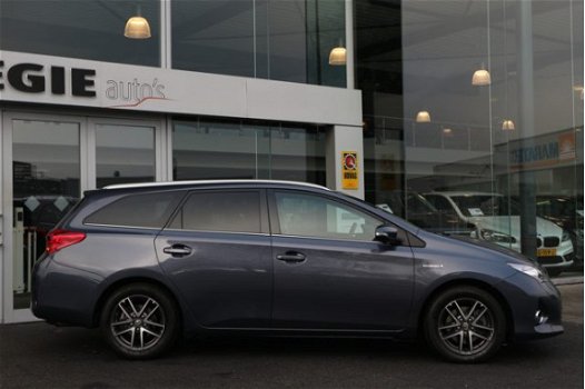 Toyota Auris Touring Sports - 1.8 Hybrid Dynamic Automaat Panorama Navi - 1