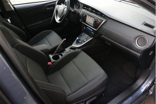 Toyota Auris Touring Sports - 1.8 Hybrid Dynamic Automaat Panorama Navi - 1