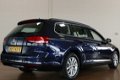 Volkswagen Passat Variant - 1.6 TDI Highline CLIMA / CRUISE / LMV / LDC / XENON / LED / NAVI - 1 - Thumbnail