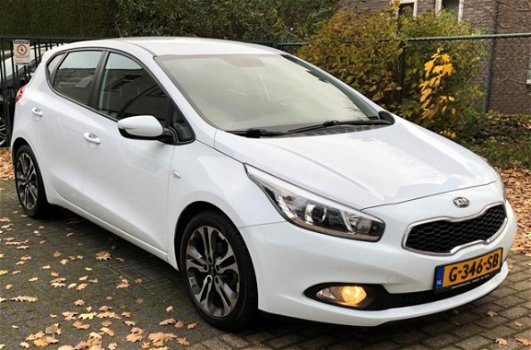 Kia Cee'd - 1.4 CVVT Attract LM 17