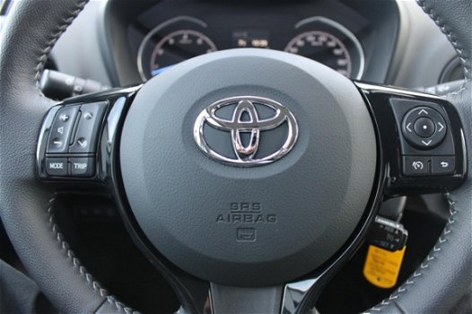 Toyota Yaris - 1.5 VVT-i Active Navi | Lichtmetaal - 1