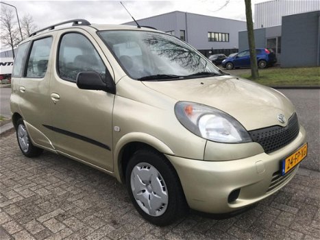 Toyota Yaris Verso - 1.3-16V VVT-i Luna jaar apk bij aflevering - 1