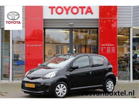 Toyota Aygo - 1.0 VVT-i Now *5-DEURS / AIRCO - 1