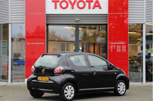 Toyota Aygo - 1.0 VVT-i Now *5-DEURS / AIRCO - 1