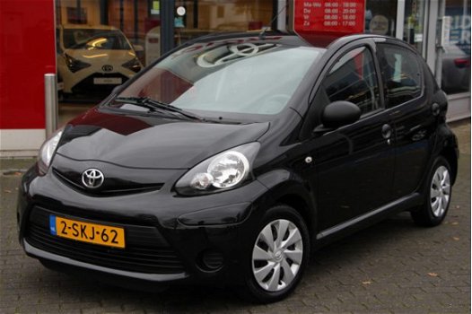 Toyota Aygo - 1.0 VVT-i Now *5-DEURS / AIRCO - 1