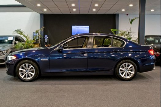 BMW 5-serie - 520i High Executive *EINDJAARSKNALLERS* | automaat | leder | navi | cruise | - 1