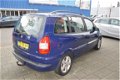 Opel Zafira - 2.2-16V Maxx 7 Personen I 5Drs I Airco I Trekhaak I Dealer onderhouden - 1 - Thumbnail