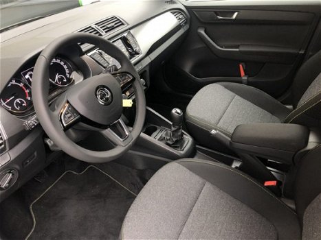 Skoda Fabia Combi - 1.0 TSI Business Edition Navigatie Climate Control Parkeersensoren Bluetooth DAB - 1