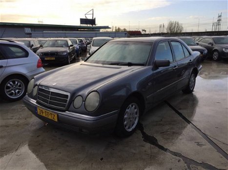 Mercedes-Benz E-klasse - E230 - 1