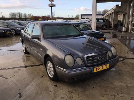 Mercedes-Benz E-klasse - E230 - 1