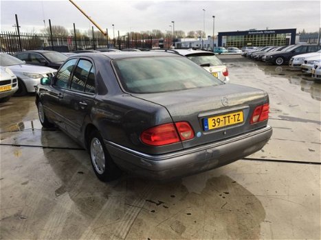 Mercedes-Benz E-klasse - E230 - 1