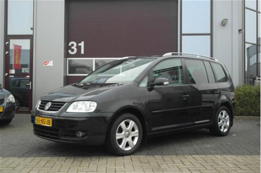 Volkswagen Touran - 2.0-16V FSI Highline # Climate, Chrome rails 1e Eigenaar - 1