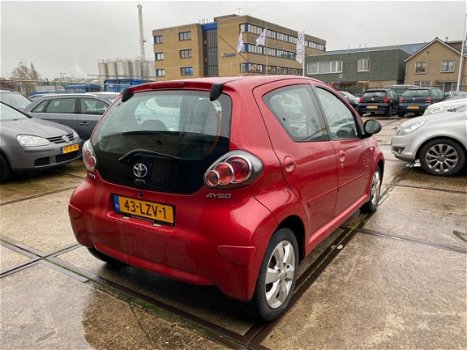 Toyota Aygo - 1.0-12V Aspiration Red Bj.2010 / 5Drs / airco / Lm-velgen - 1